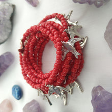 Cargar imagen en el visor de la galería, PULSERA ENVOLVENTE PÁJAROS ROJO
