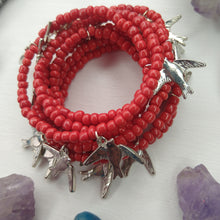 Cargar imagen en el visor de la galería, PULSERA ENVOLVENTE PÁJAROS ROJO
